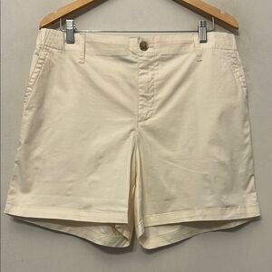 Old Navy Off-White Everyday Shorts 3 1/2” inseam Size L New